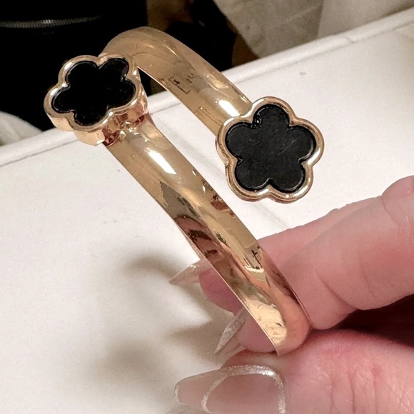 Gold-Tone Black Clover Motif  adjustable Cuff Bracelet for Women - Picture 5 of 6